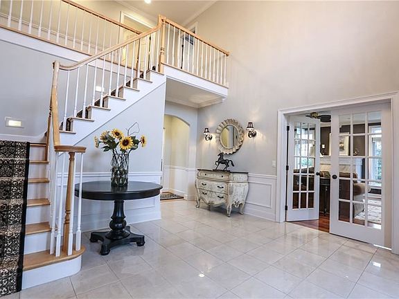 5th image of 10 Country Meadow Dr