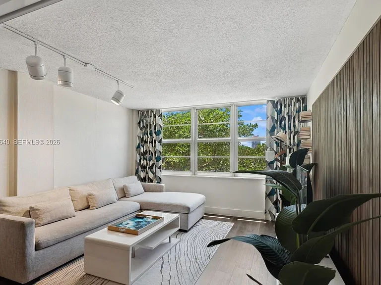 1020 Meridian Ave #403 — Photo 3