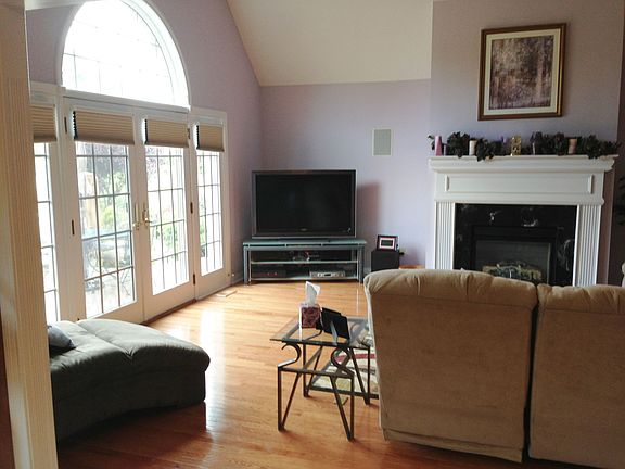 2nd image of 511 N Riverview Dr