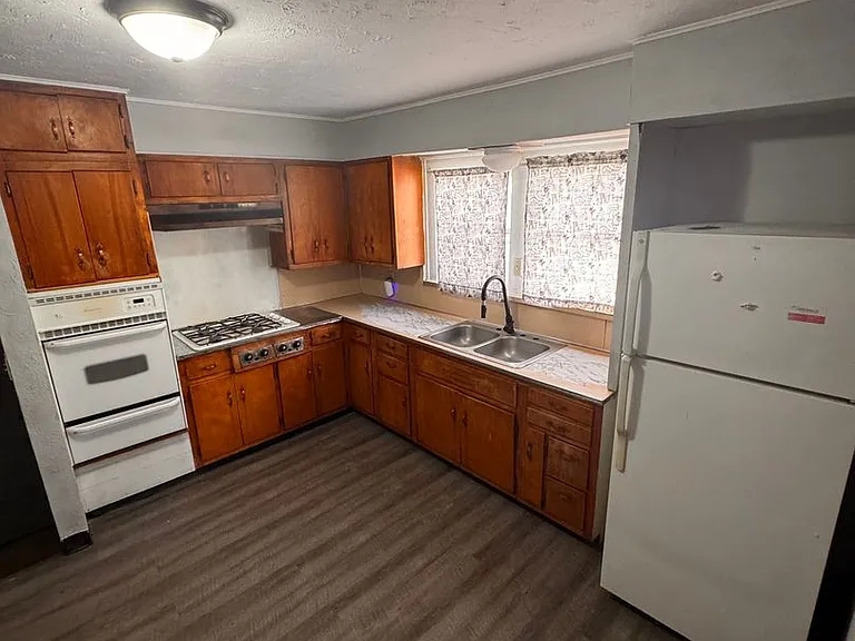 1827 Frances Ave — Photo 3