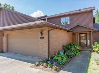 2132 Prestwick Dr, Uniontown, OH 44685