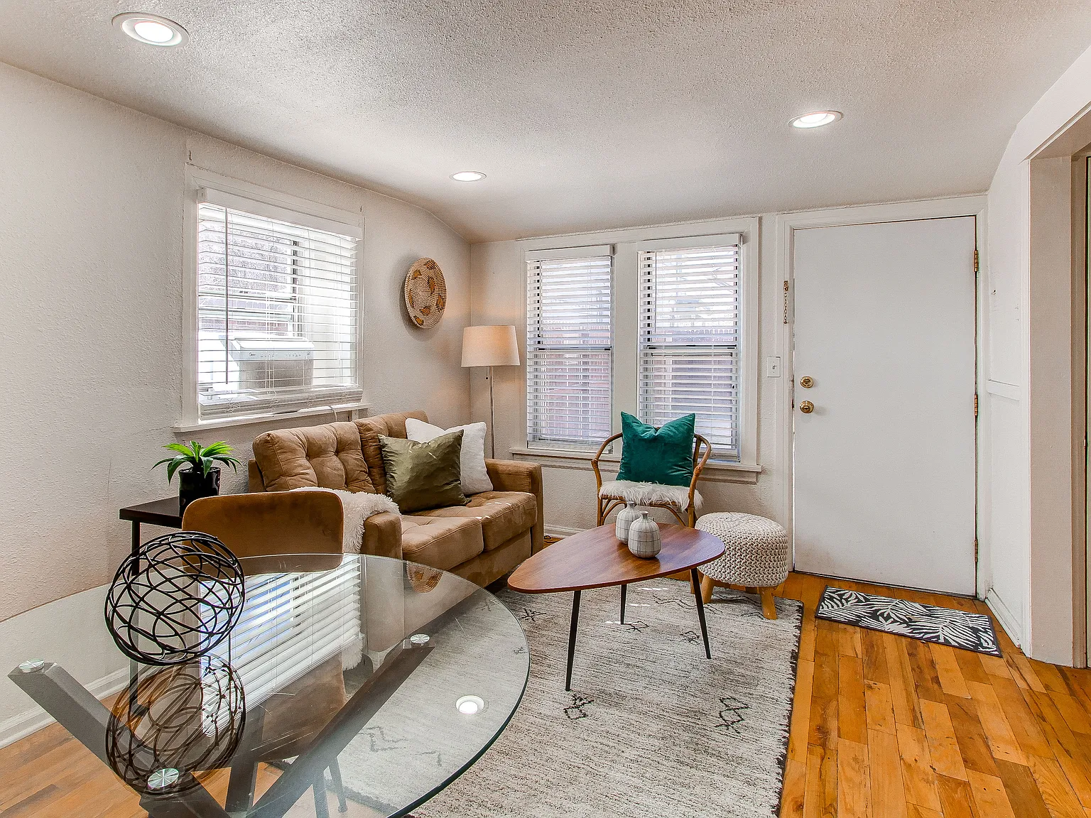 1 bed, 602 sqft, $1,300 — Photo 1