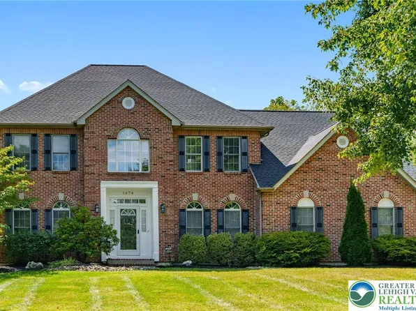 1674 Woodfield Dr, Bethlehem, PA 18015