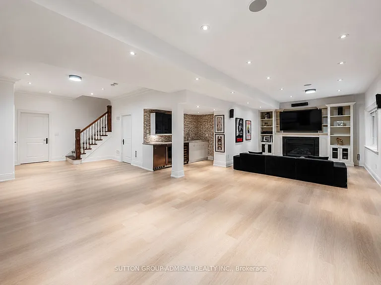 35 Wentworth Ave — Photo 35