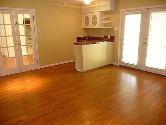 3rd image of 9915 Lakemont Dr