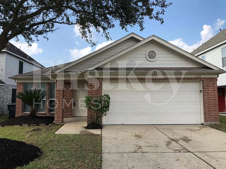 1123 Intrepid Oak Ln — Photo 1