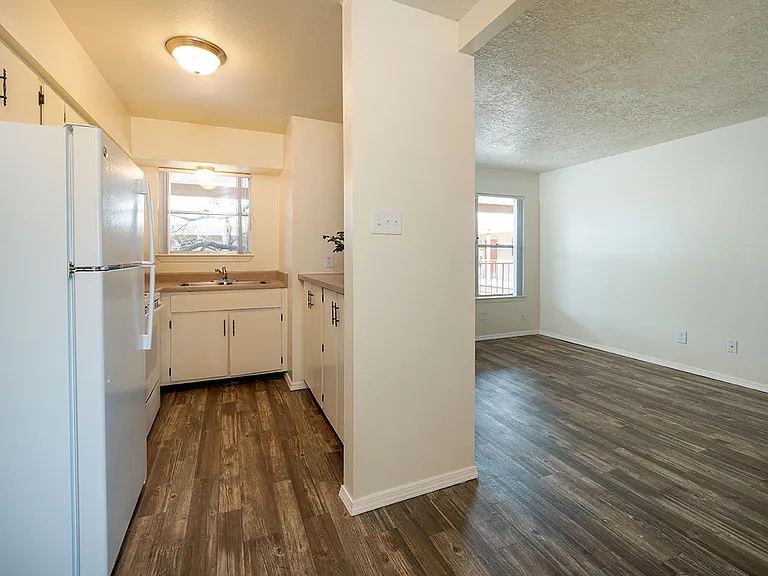 121 Cardenas Dr NE — Photo 52