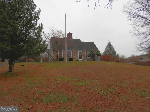 95 Sunset View Dr, Glen Mills, PA 19342