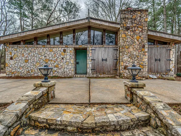 304 Pine Ridge Rd, Florence, MS 39073