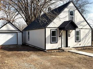 105 S Willow St, Butler, MO 64730