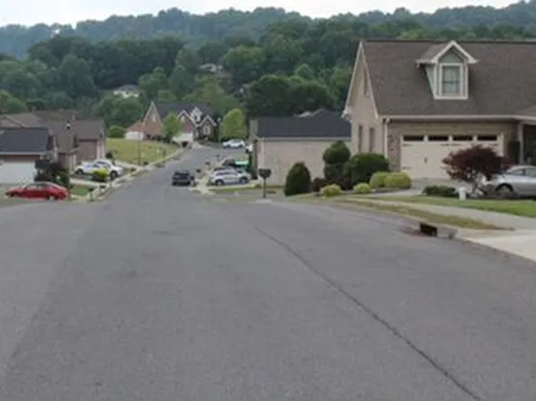 4252 Anchor Pointe Dr, Kingsport, TN 37664