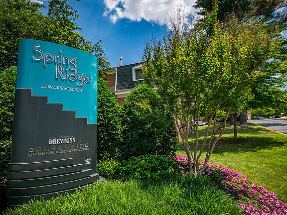 Spring Ridge Apartments Signage 09