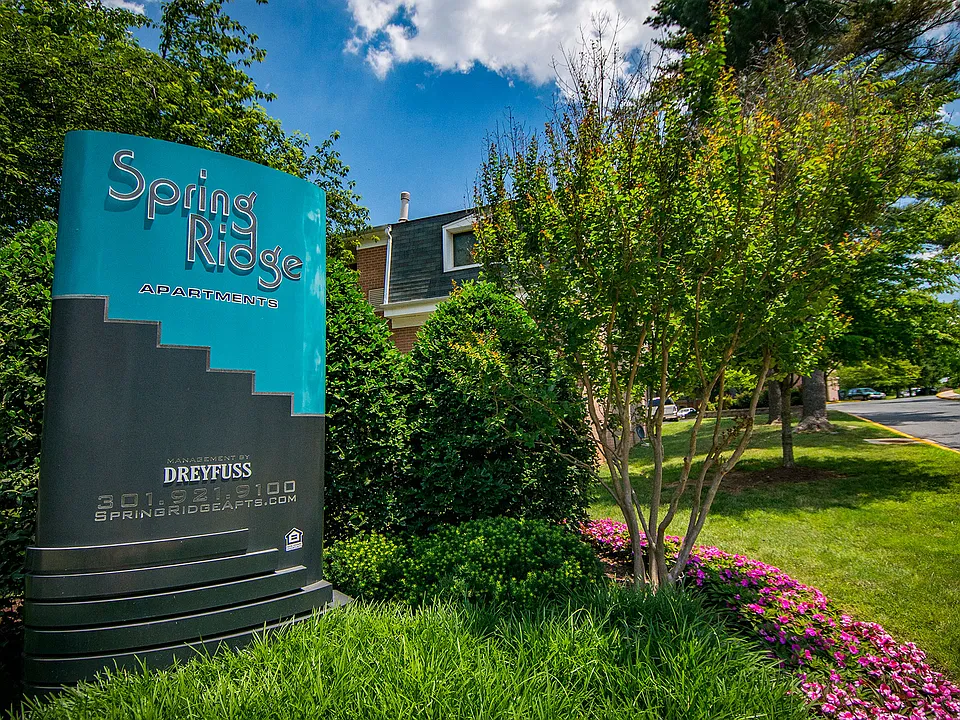 Spring Ridge Apartments Signage 09