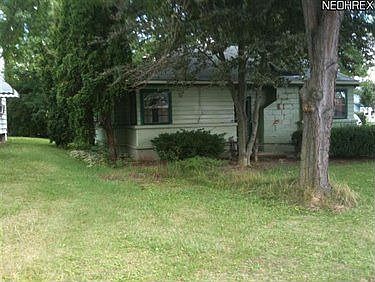 2nd image of 281 N Main St