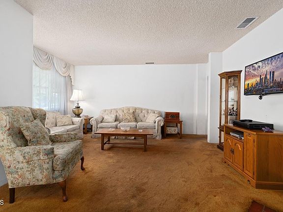 4th image of 3905 Winston Dr