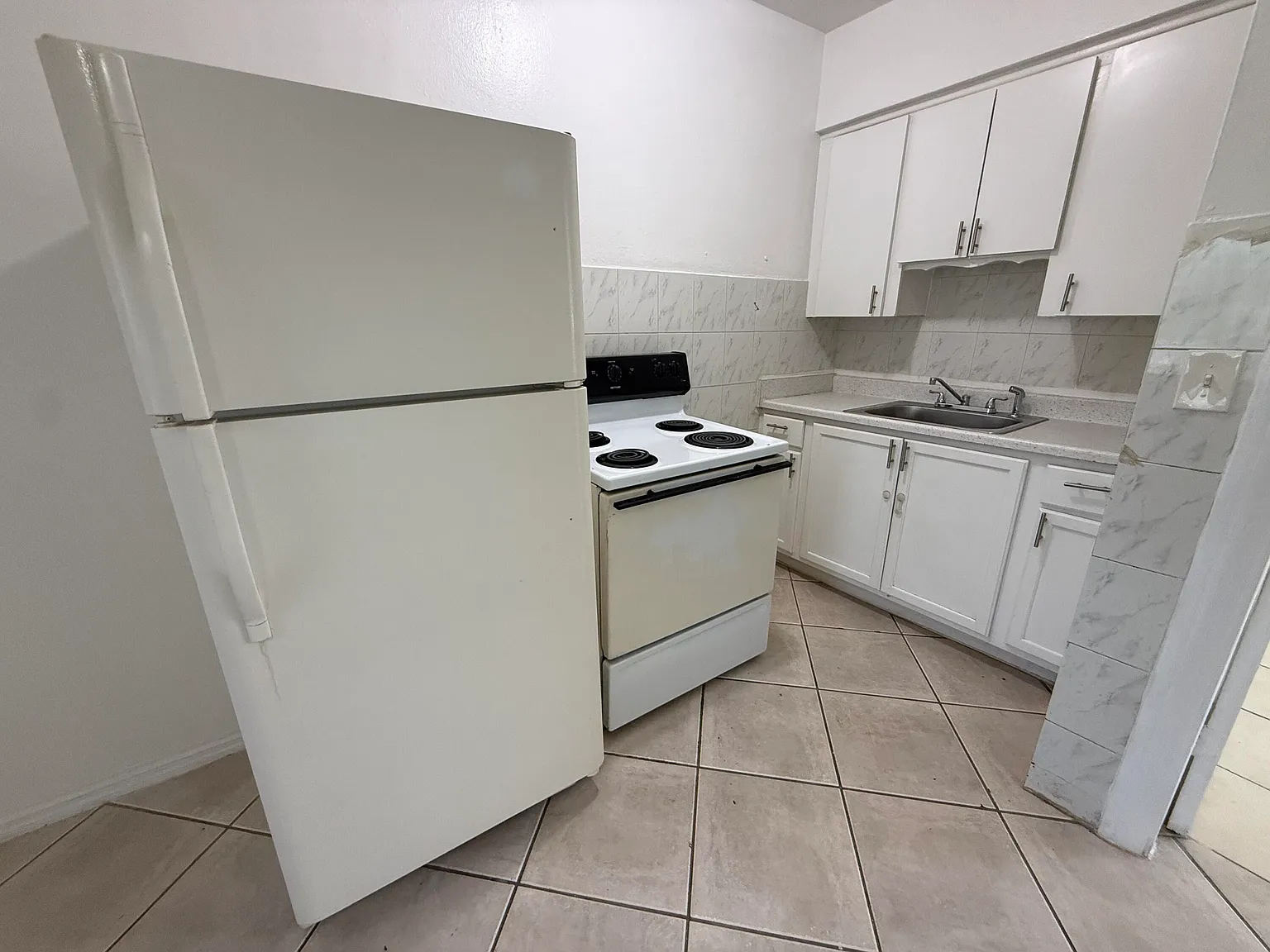 1 bed, 1.0 bath, 420 sqft, $1,349 — Photo 2