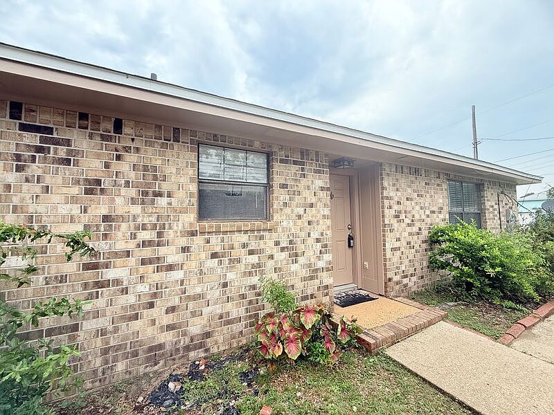 1st image of 6101 Lake Joanne Dr