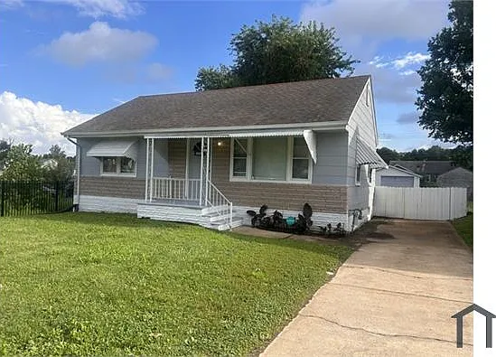 1218 Lynfield Pl — Photo 3