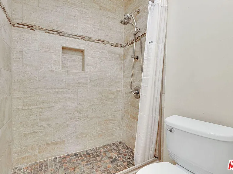 5460 White Oak Ave #K101 — Photo 12