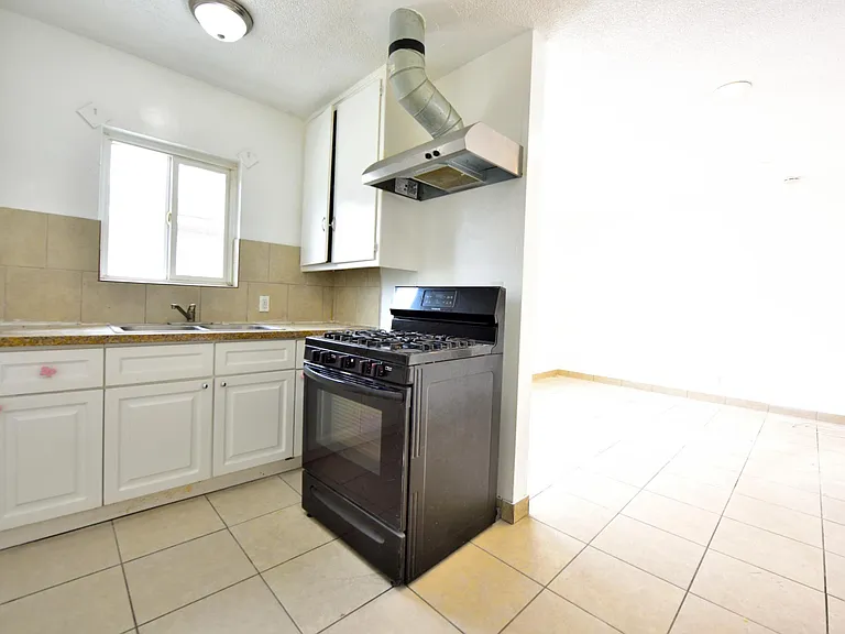 11517 Medina Ct #E — Photo 6
