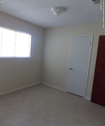 4th image of 6007 Millbank Dr