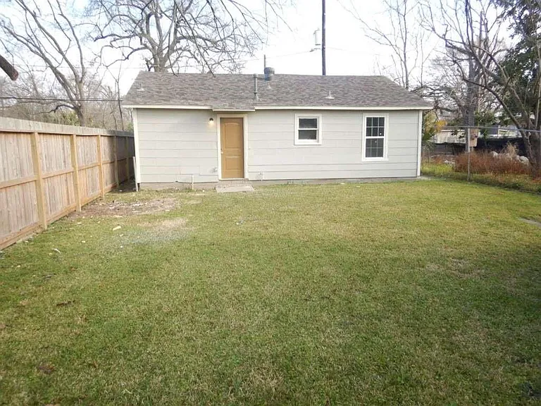 4218 Buck St — Photo 15