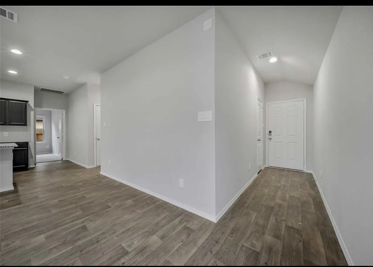 3 bed, 2.0 bath, 1550 sqft, $1,900 — Photo 4