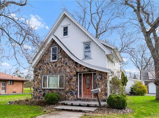 39 Indian Trail Rd, Williamsville, NY 14221