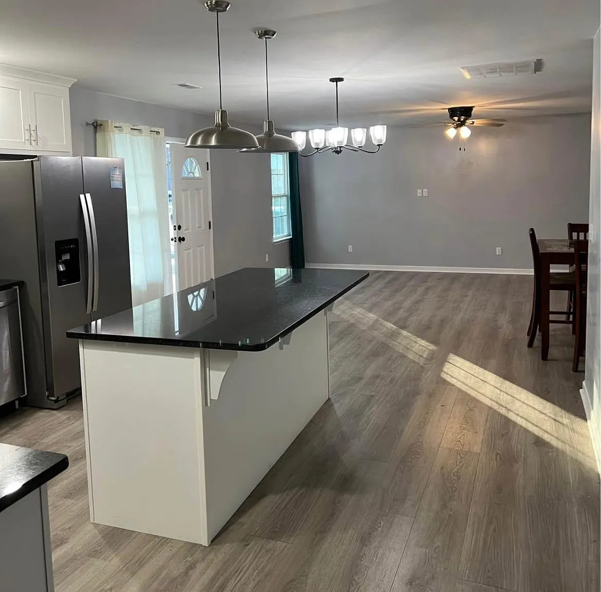 3 bed, 2.0 bath, 1200 sqft, $1,150 — Photo 3