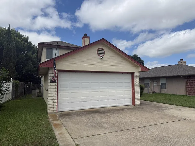2302 Tracey Ann Ln — Photo 3