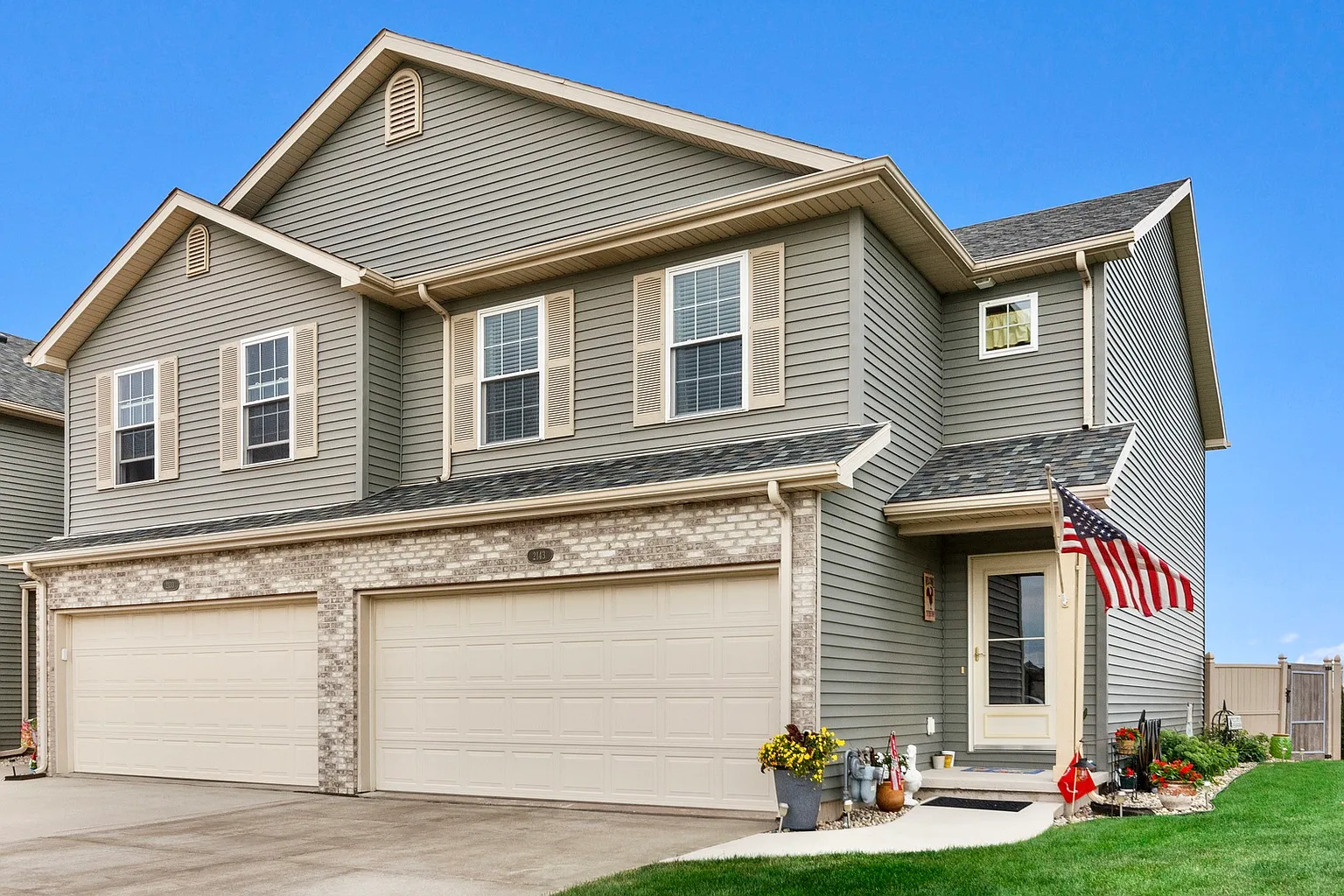 2143 Summerfield Ln photo 1