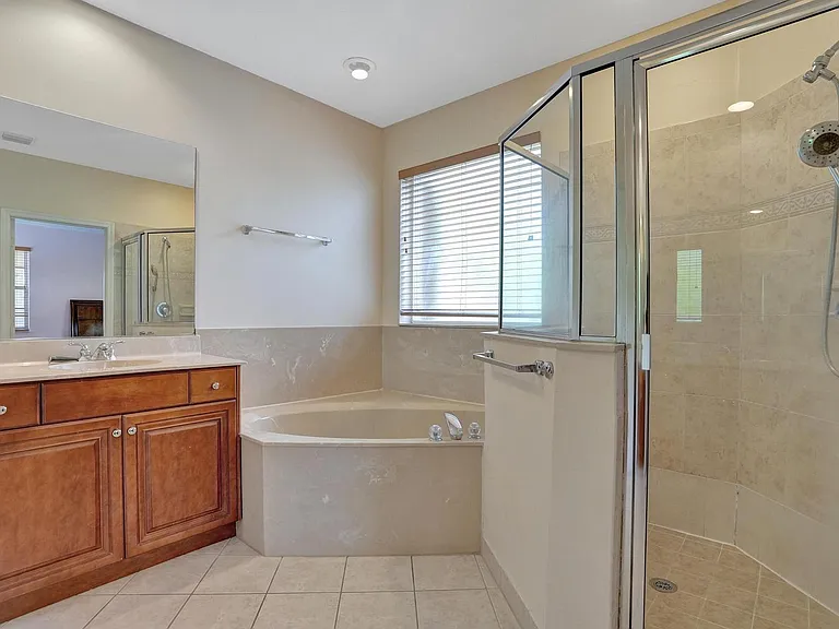 5897 NW 120th Ter — Photo 31
