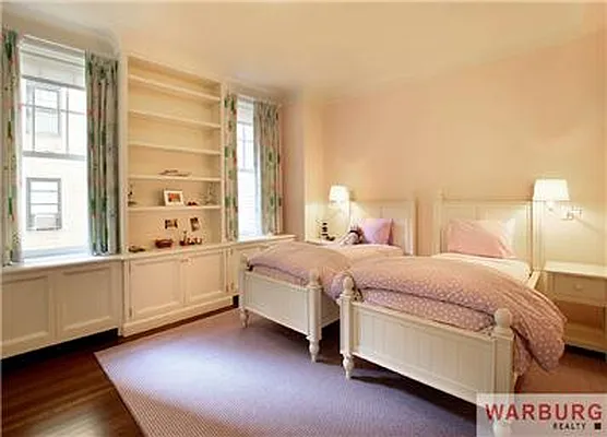 Sold by Warburg | media 6