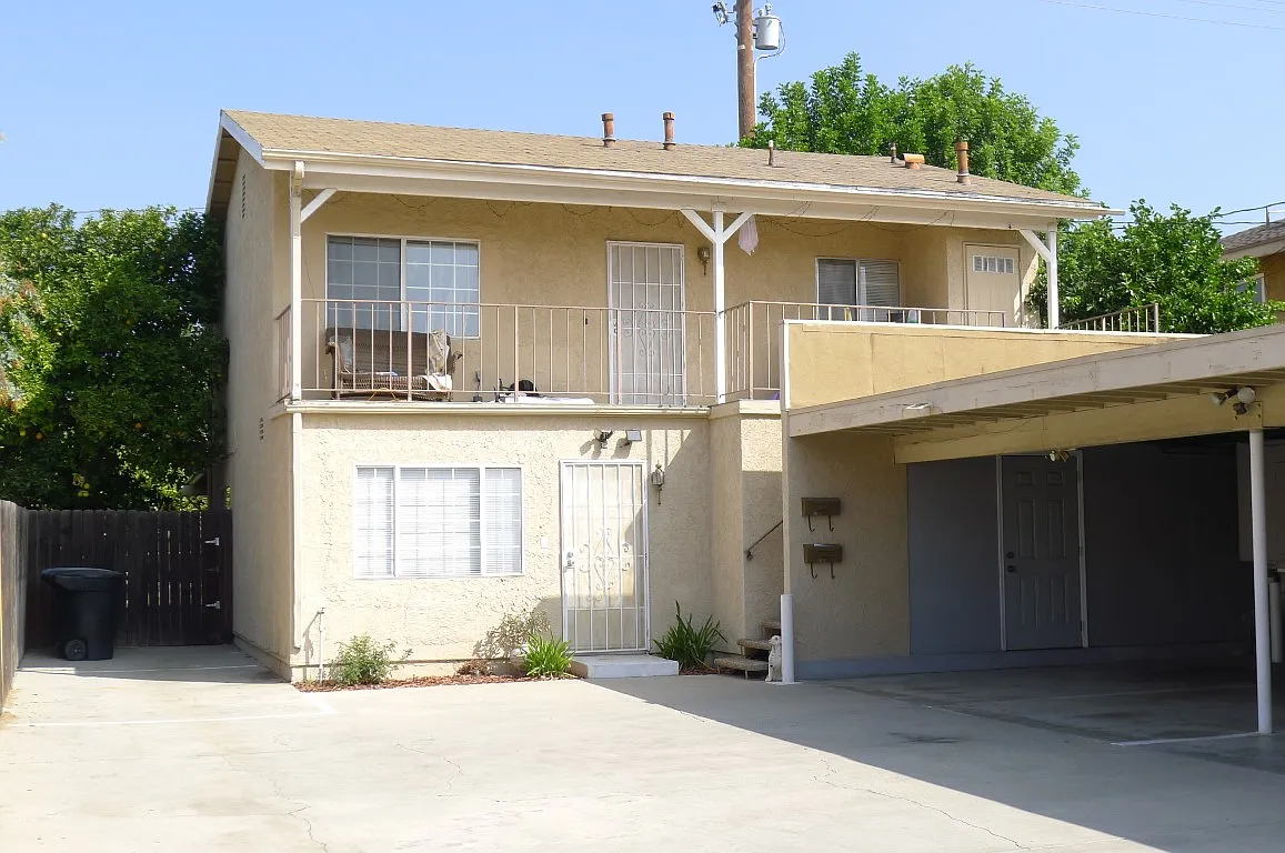 2 bed, 920 sqft, $2,500 — Photo 1