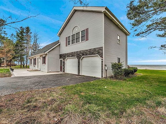 Low maintenance vinyl siding