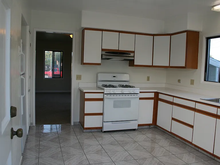 10860 Seymour St — Photo 6