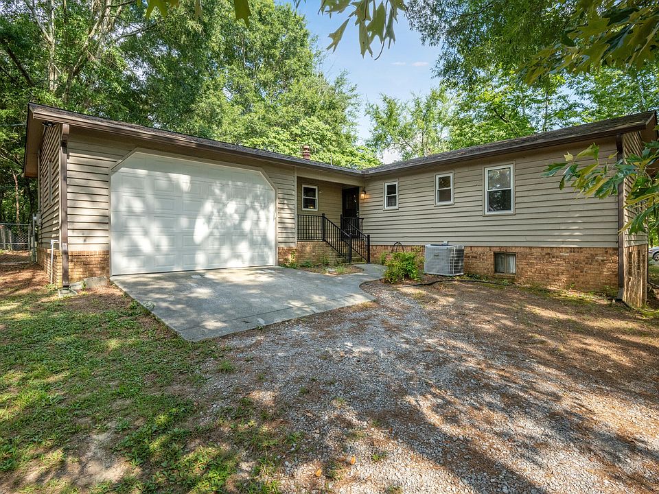 1st image of 440 Bishop Pond Rd