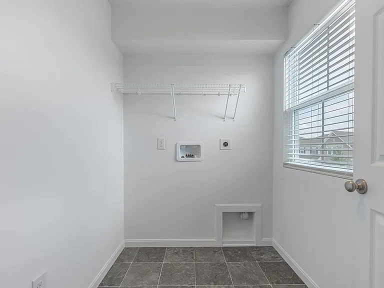 184 Old Pond Rd — Photo 10
