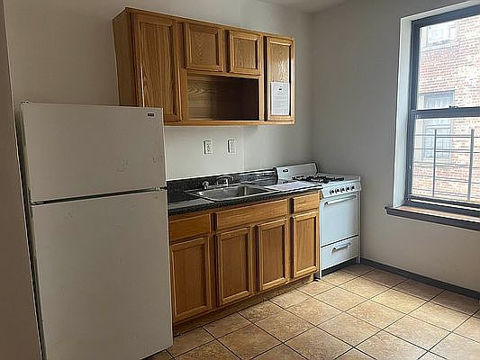 1st image of 517 W 212th St APT 4c