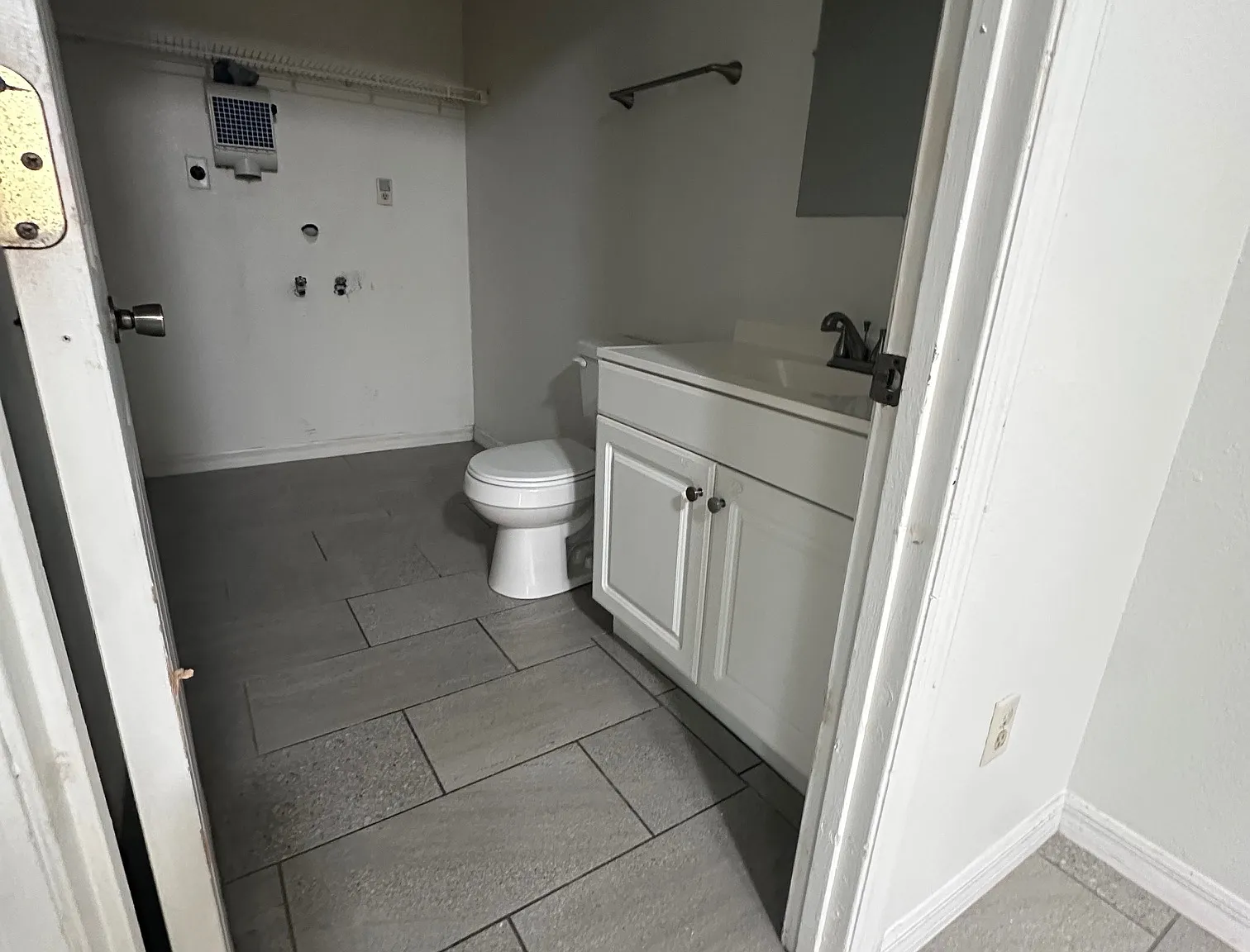 Leisure Living - C1 — Photo 2