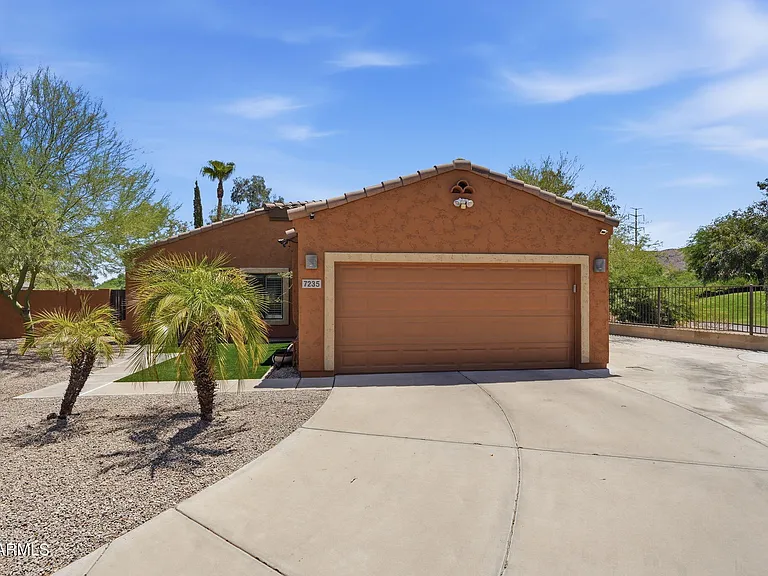 7235 S Golfside Ln — Photo 2