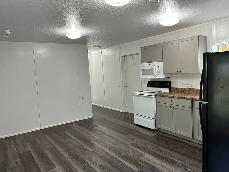 1416 Robin St — Photo 20