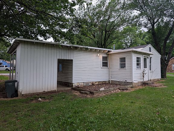 4th image of 1378 S Van Buren Ave