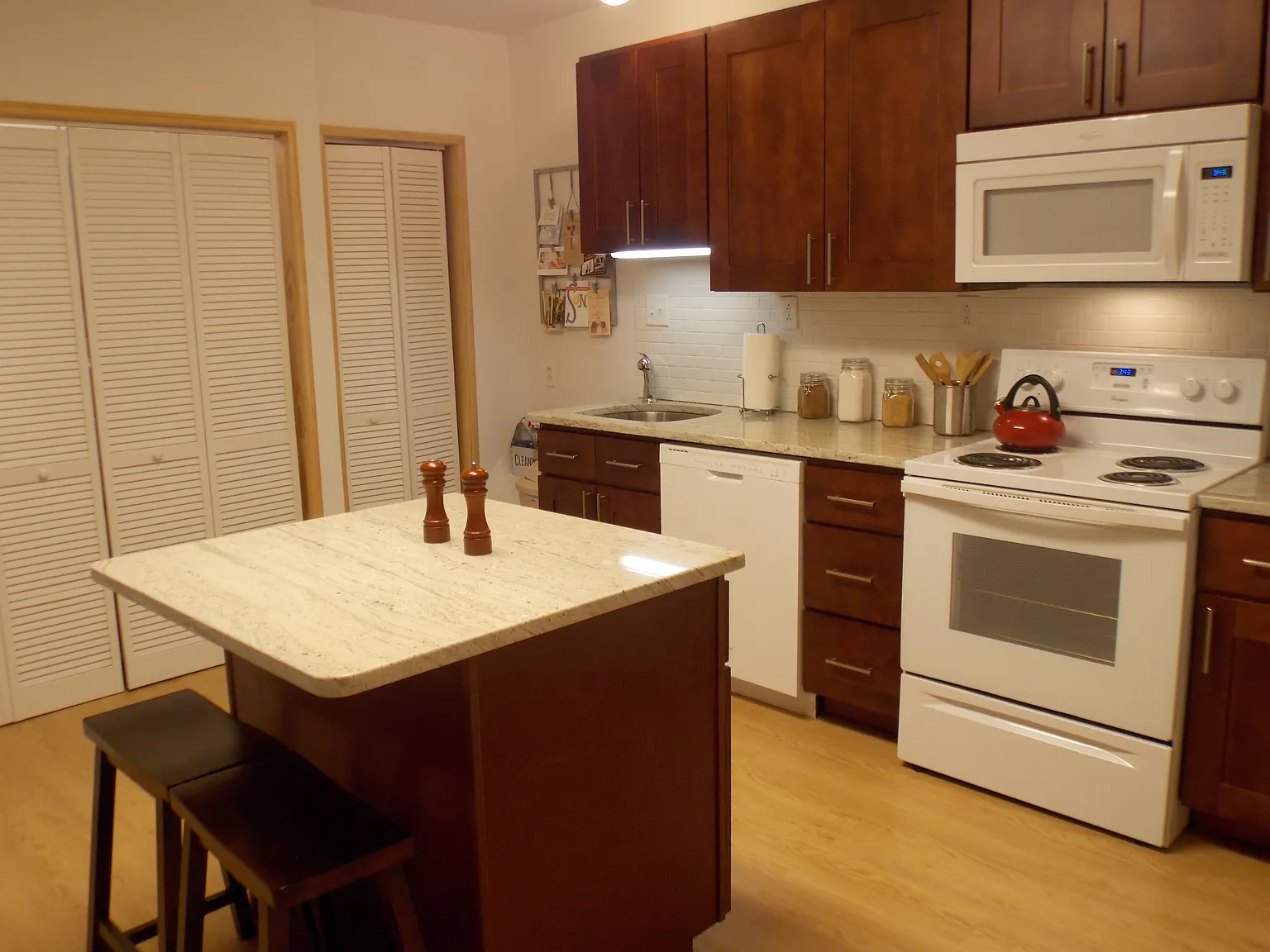 1 bed, 1000 sqft, $1,200 — Photo 1