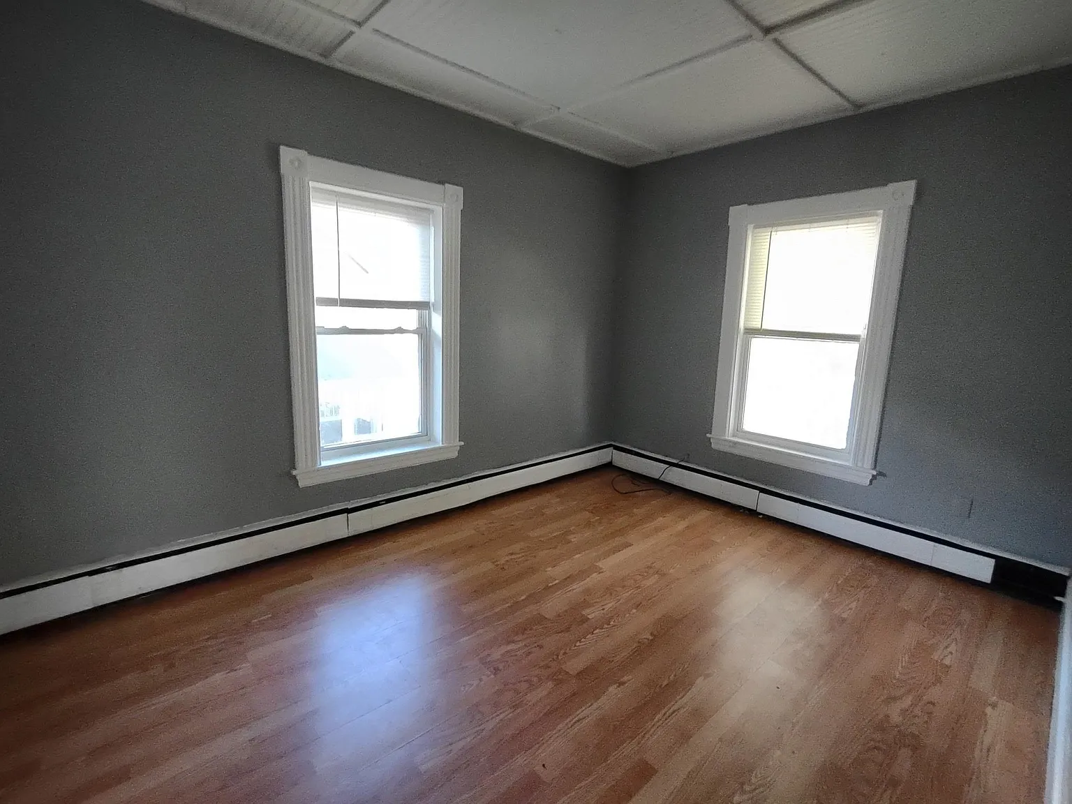 3 bed, 1.0 bath, 1000 sqft, $1,800 — Photo 2