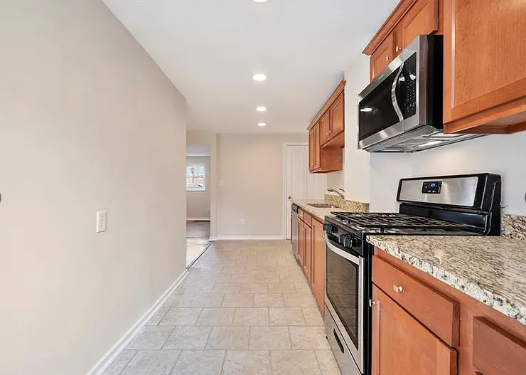 3 bed, 1182 sqft, $1,495 — Photo 2