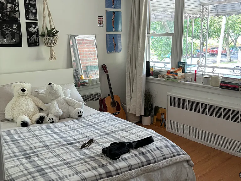 Rear bedroom right