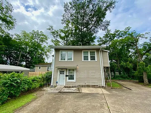 831 Stephenson St Photo 1
