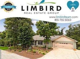 8252 Hickory Tree Ln, Rogers, AR 72756