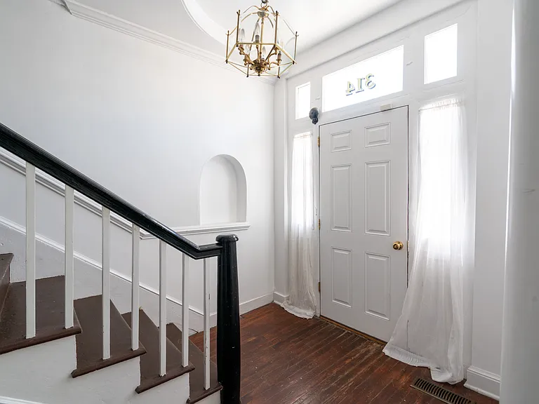 314 W Main St — Photo 14